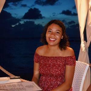 Meet your Posher, Chloe